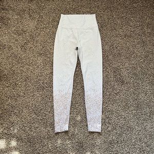 BuffyBunny leggings white with gold dazzles.